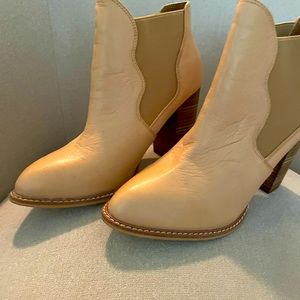 NEW Size 8.5 / 39 Chinese Laundry Booties / Boots in Beige